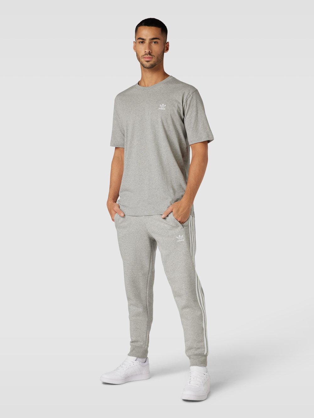 

Футболка с вышитой этикеткой модель «ESSENTIAL» adidas Originals, светло-серый