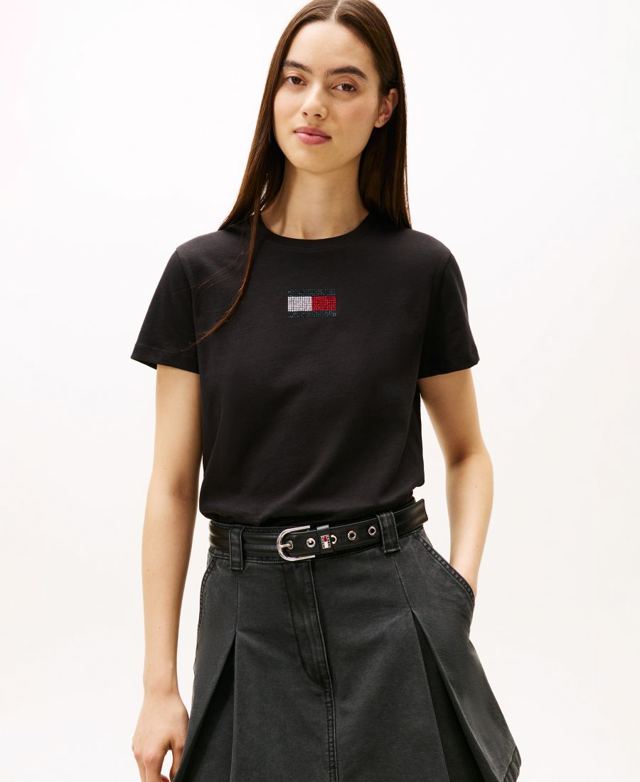 

Женская футболка стандартного кроя с изображением праздничного флага Tommy Jeans, Black, Черный, Женская футболка стандартного кроя с изображением праздничного флага Tommy Jeans, Black