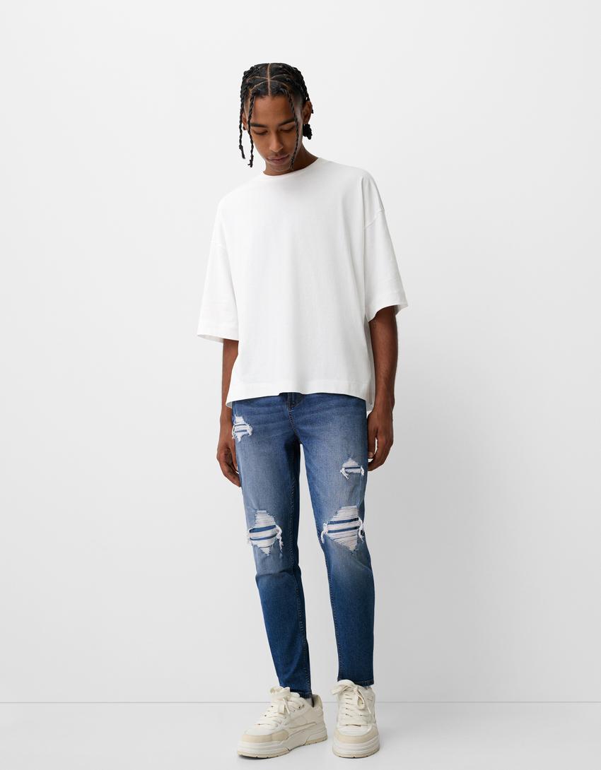 

Джинсы с рваными краями Bershka, синий