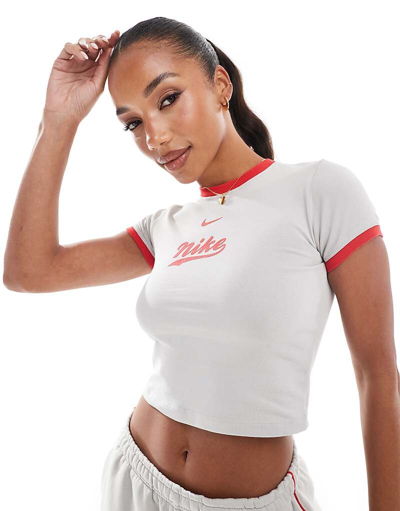

Светло-серая укороченная футболка Nike – Trend