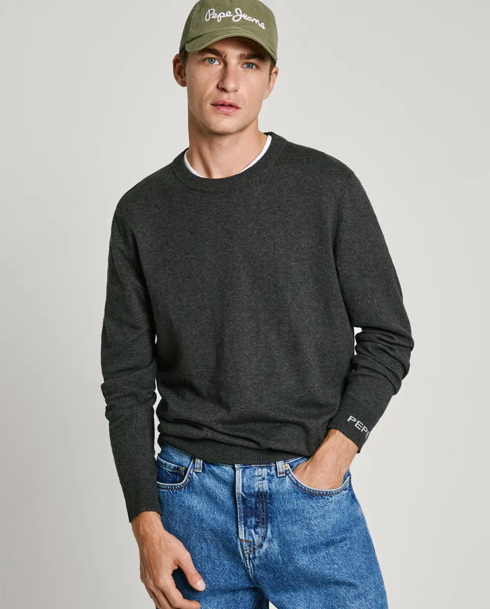 

Мужской свитер с круглым вырезом и вышитым логотипом на рукаве Pepe Jeans, темно-серый