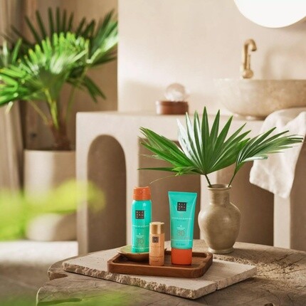 Солнцезащитный лосьон для лица The Ritual Of Karma Summer Trio Spf30 и осветляющее масло для тела Подарочный набор для ухода за кожей с защитой от солнца на основе белого чая и цветка лотоса, Rituals — фото 2