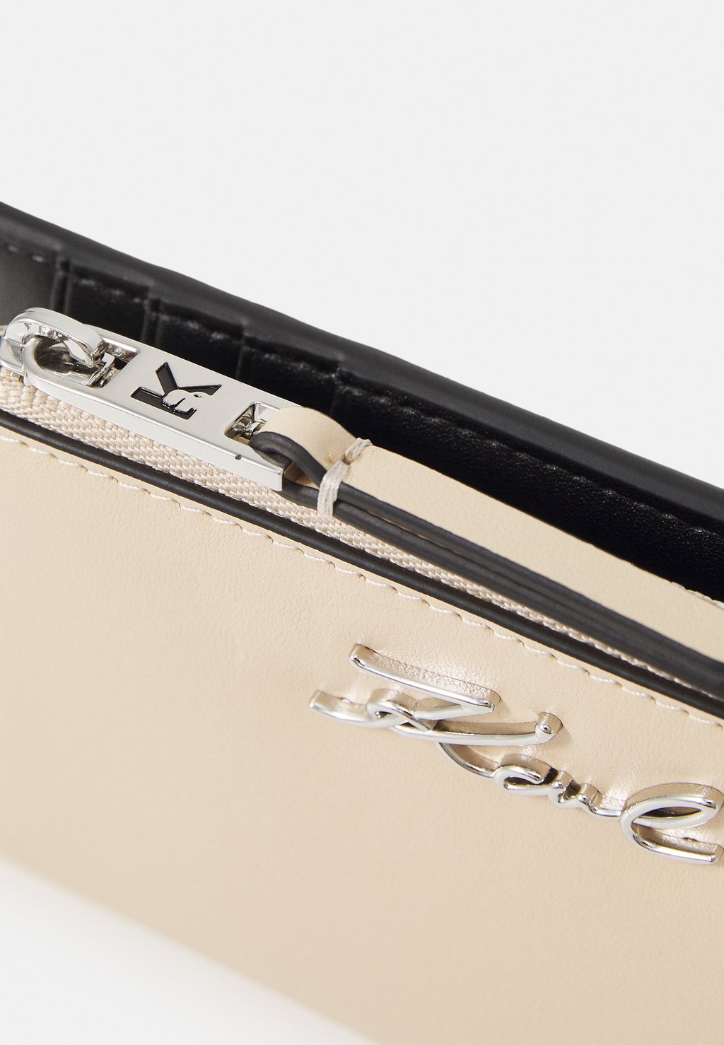 

Кошелек SIGNATURE BIFOLD WALLET KARL LAGERFELD, бежевый