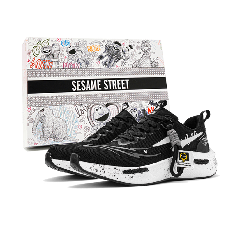 

SESAME STREET Низкие кроссовки для бега унисекс Pine Smoke Black, цвет Pine Smoke Black