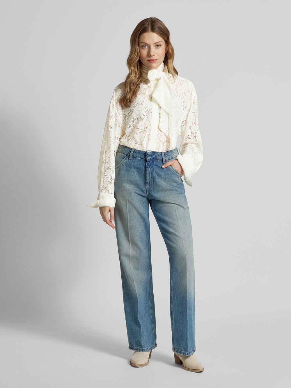 

Блузка с бантом и кружевом Essentiel Antwerp, кремовый