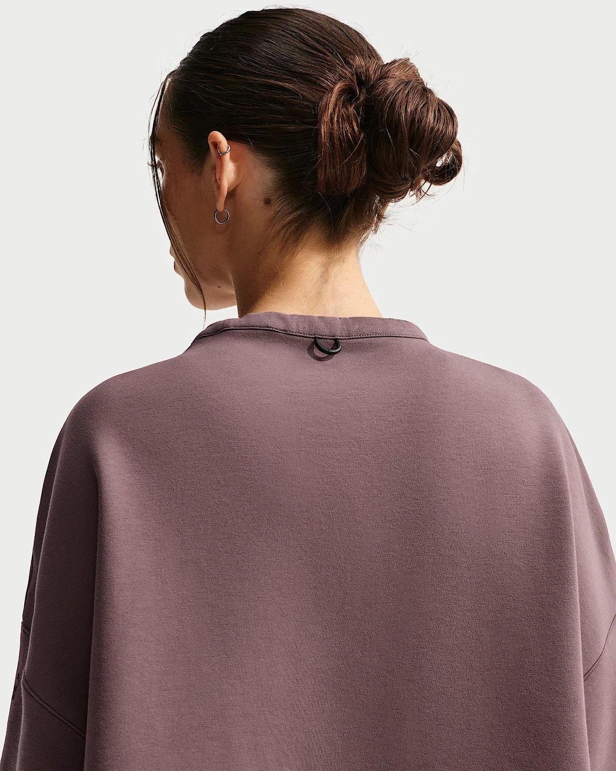 Женская футболка Nike 24.7 ImpossiblySoft Dri-FIT Oversized с круглым вырезом, Tattoo/Burgundy Crush — фото 2