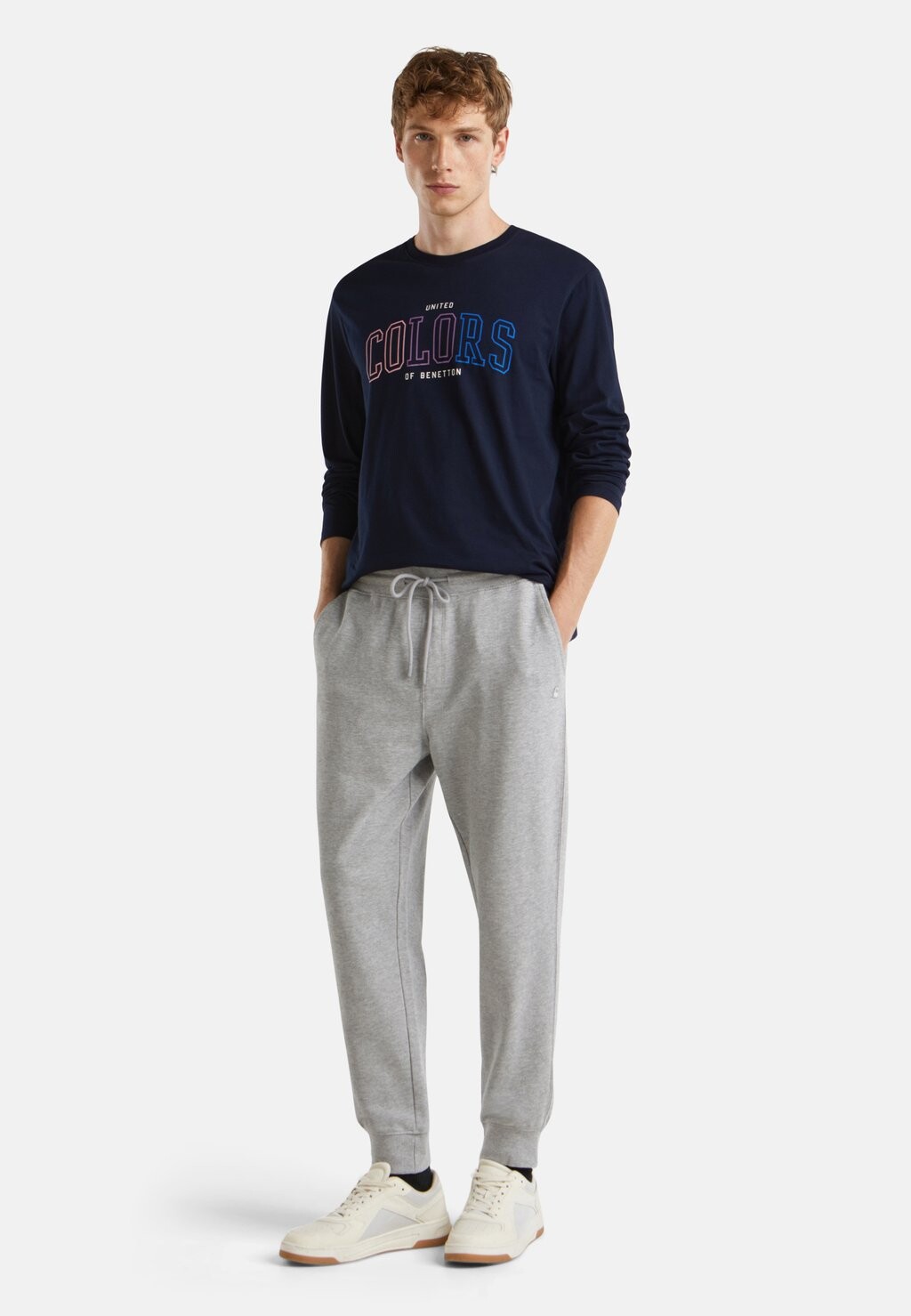 

Спортивные брюки REGULAR FIT SLANT POCKETS AND PATCH BACK POCKET LOGO PATCH ON LEFT FRONT United Colors of Benetton, серый