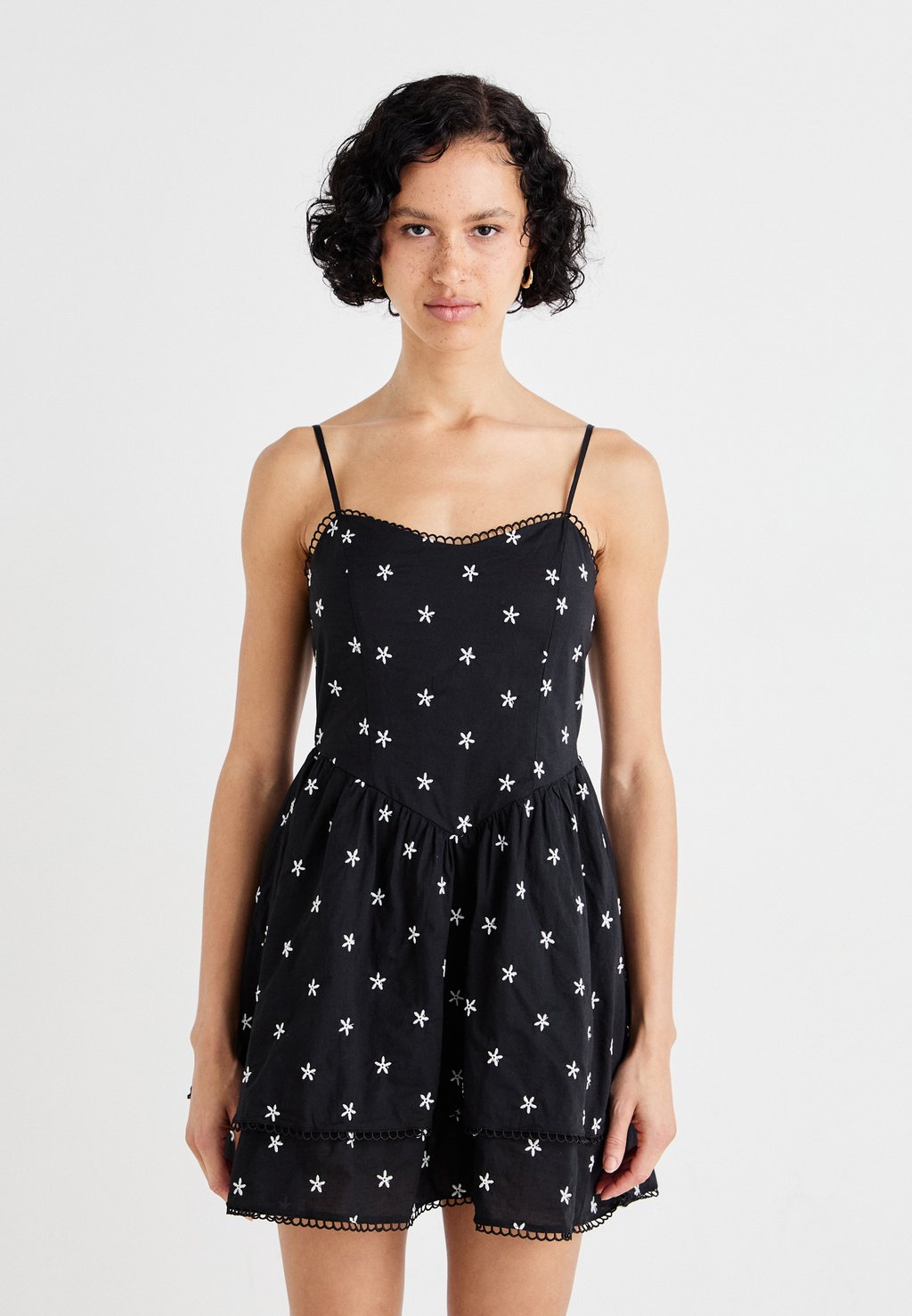 

Повседневное платье MINI DRESS Gina Tricot, белый