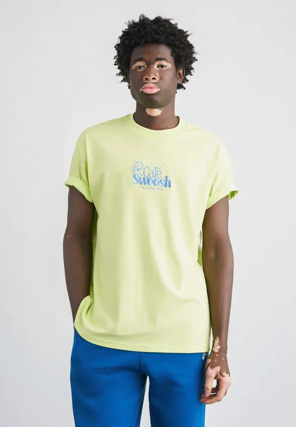 Футболка с принтом кафе и иллюстрацией Nike Sportswear, Lemon Twist