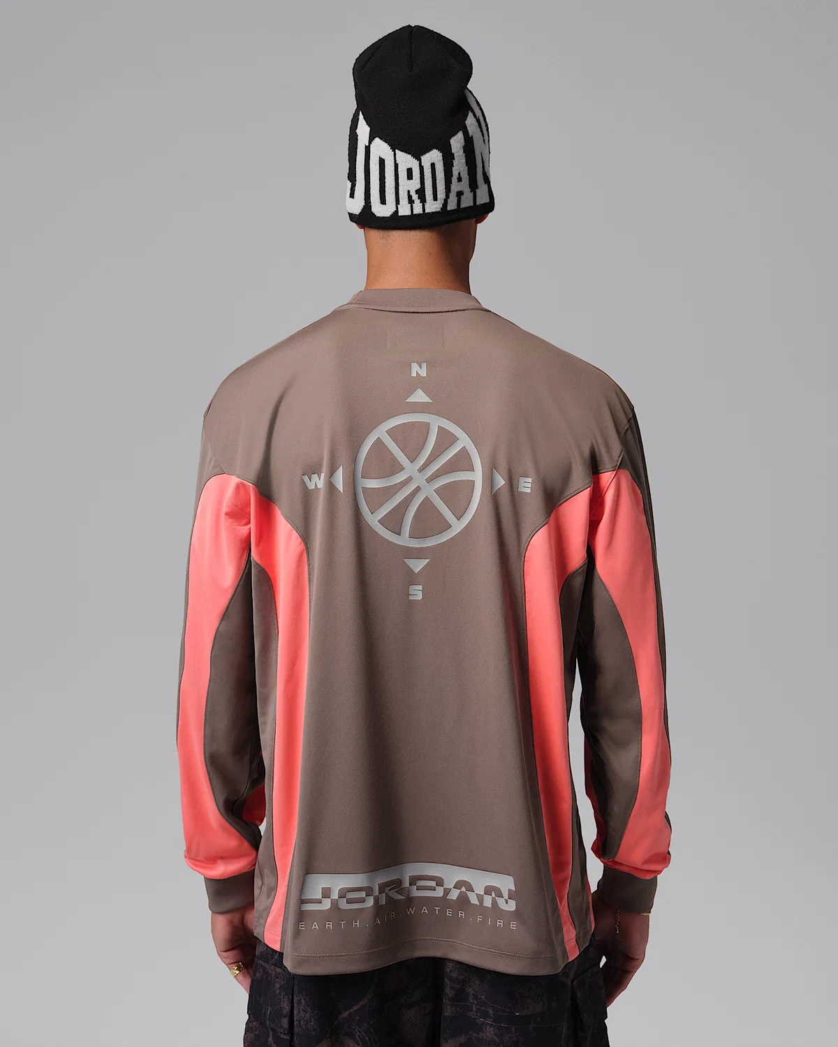 Мужская футболка Jordan Brooklyn Hike Mike Graphic Jersey, Olive Grey/Light Wild Mango