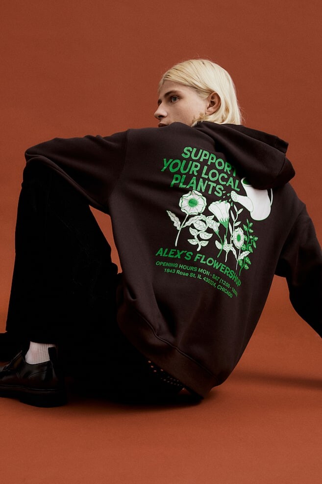 

Худи оверсайз с принтом H&M, коричневый