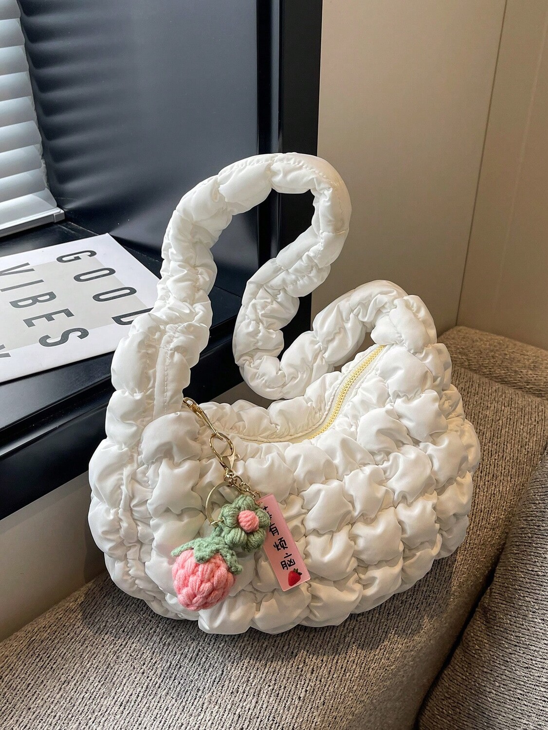 

Сумка минималистская Charm Fashion White с рюшами, белый