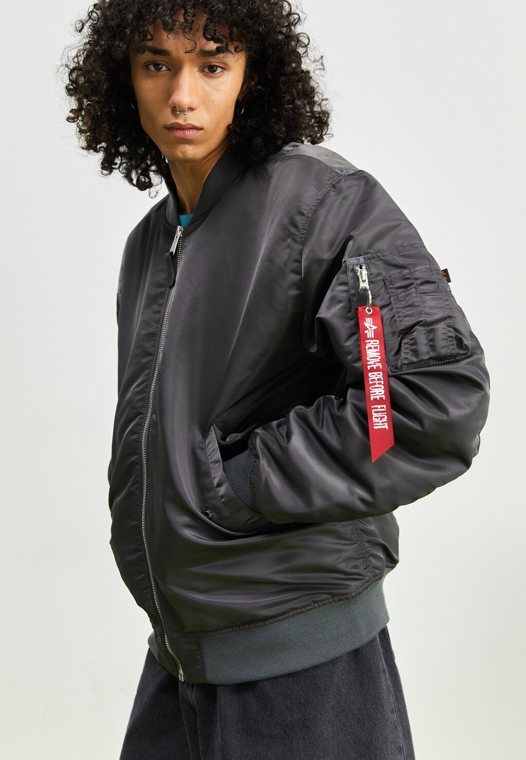 

Ветровка Alpha Industries MA-1 CS, цвет vintage grey