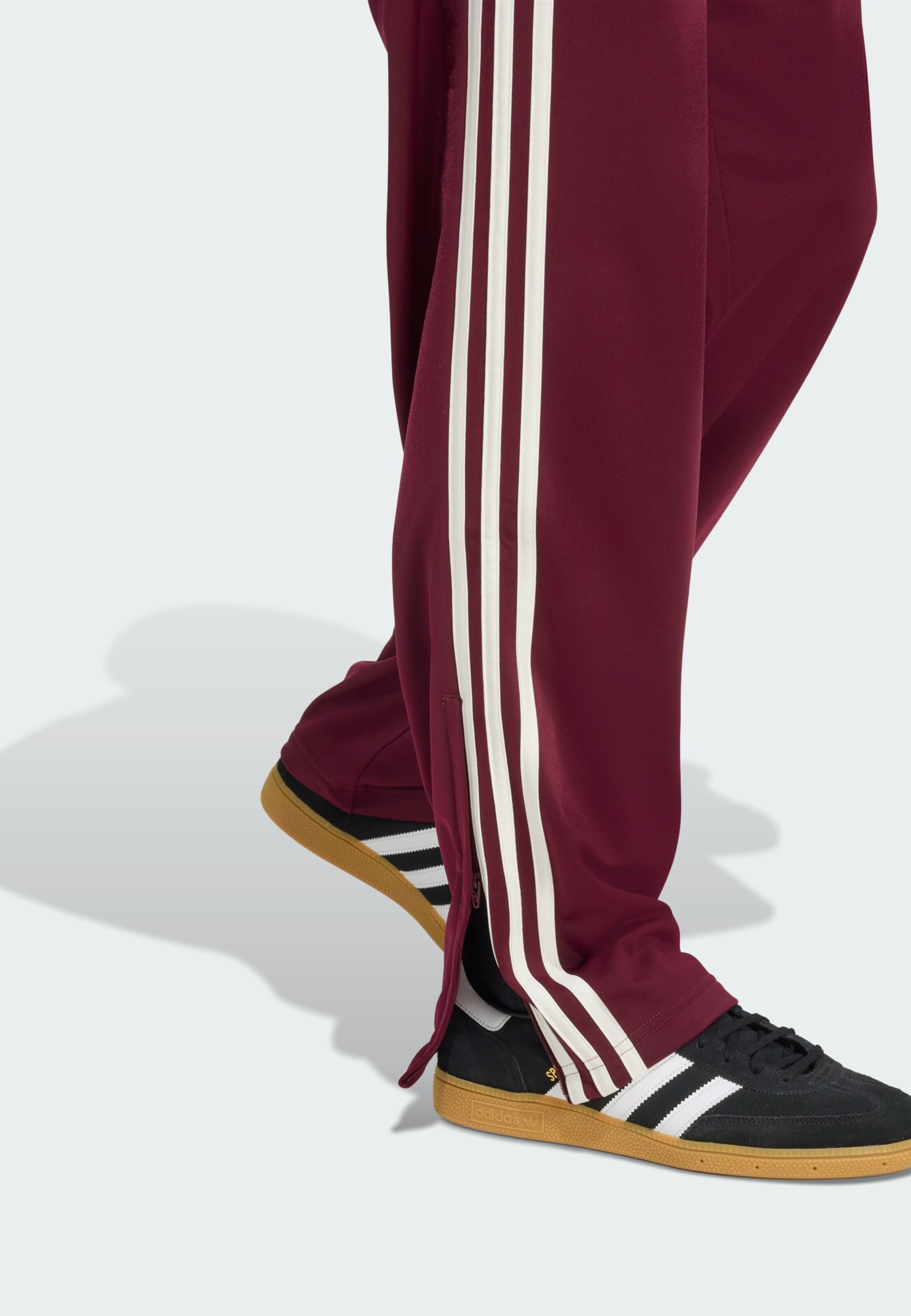 Adidas Originals Обычные брюки 'Firebird' в винно-красном цвете — фото 4