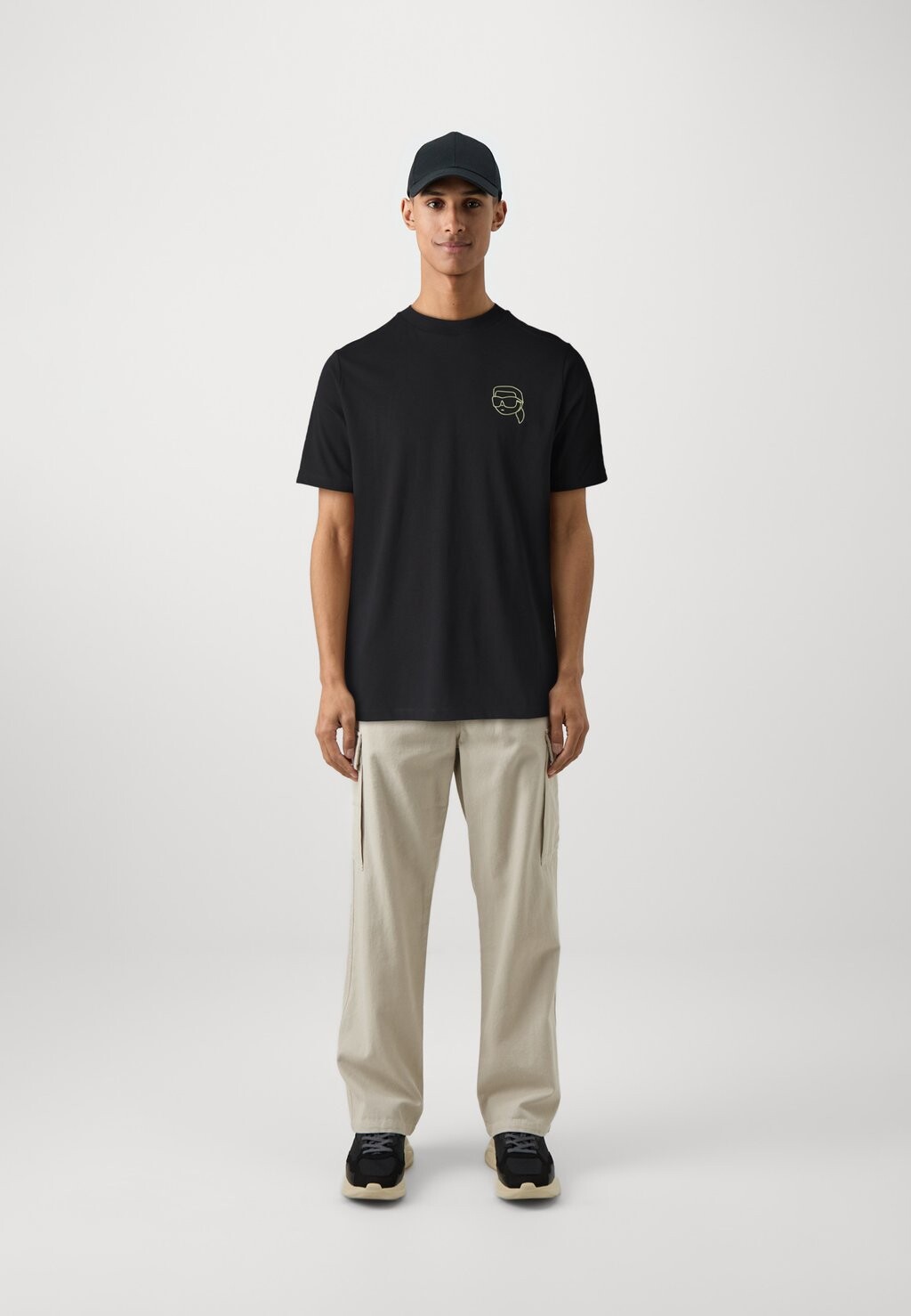 

Футболка с принтом CREW NECK KARL LAGERFELD, черный