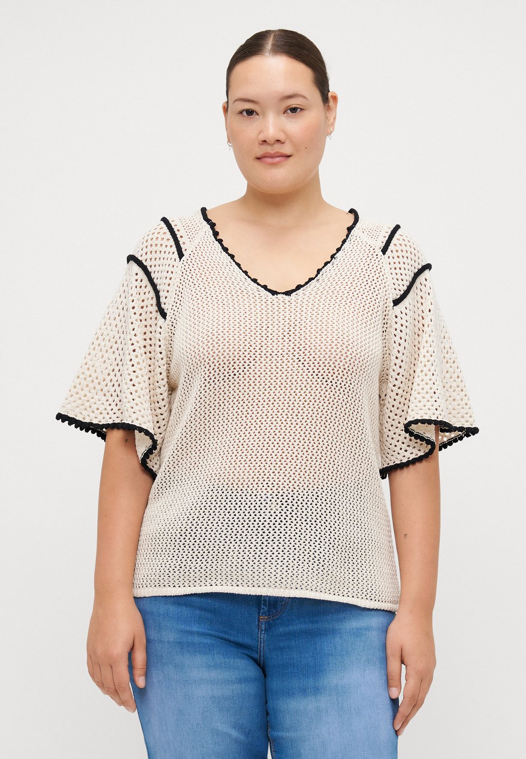 

Джемпер CARLUCIE LIFE V NECK ONLY Carmakoma, серый