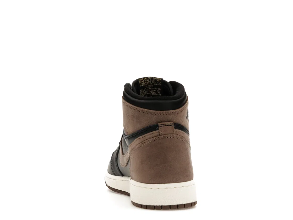 Детские кроссовки высокие с замшевыми накладками Jordan 1 Retro High OG, Black/Metallic Gold/Palomino/Sail — фото 4