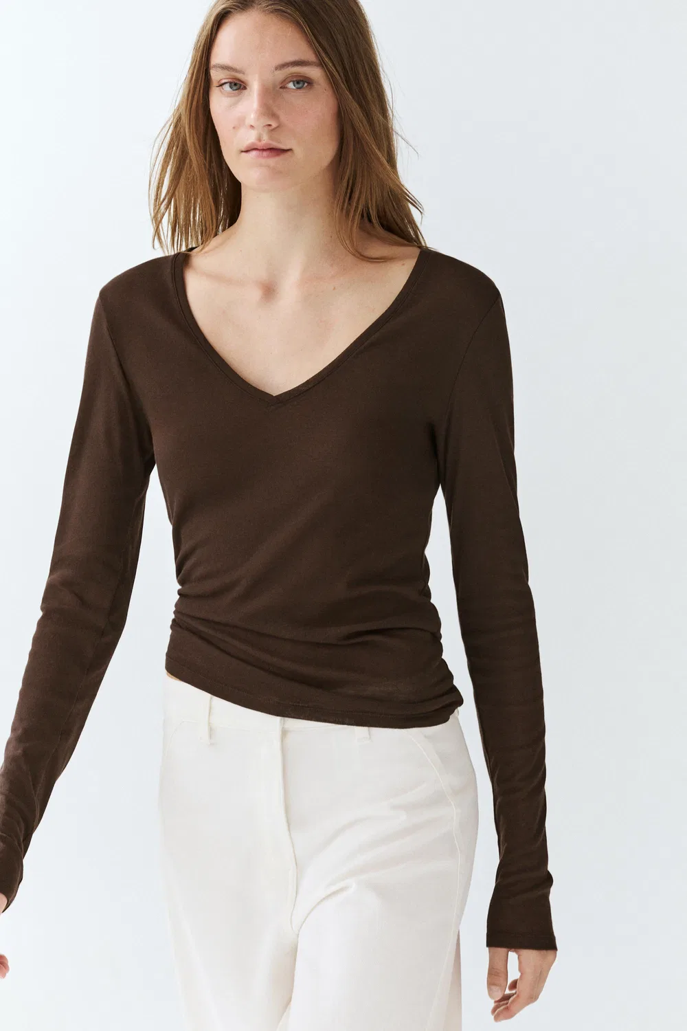 Лонгслив Massimo Dutti Slim Fit V-Neck, коричневый — фото 4