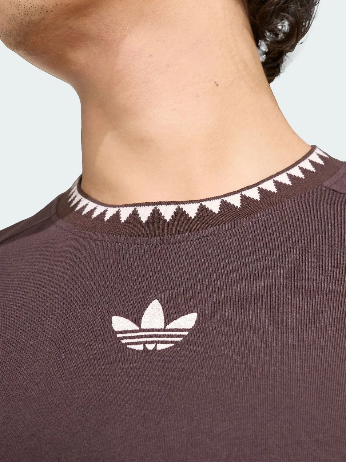 Футболка с полосами на груди и воротником-стойкой, adidas Originals, коричневый — фото 4