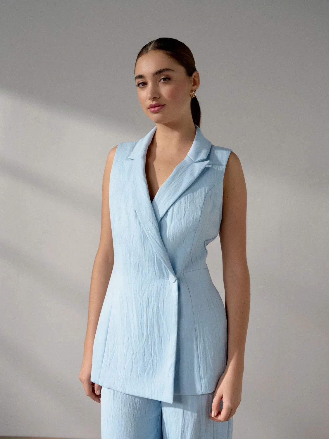 Жилет асимметричный Light Blue Next, голубой