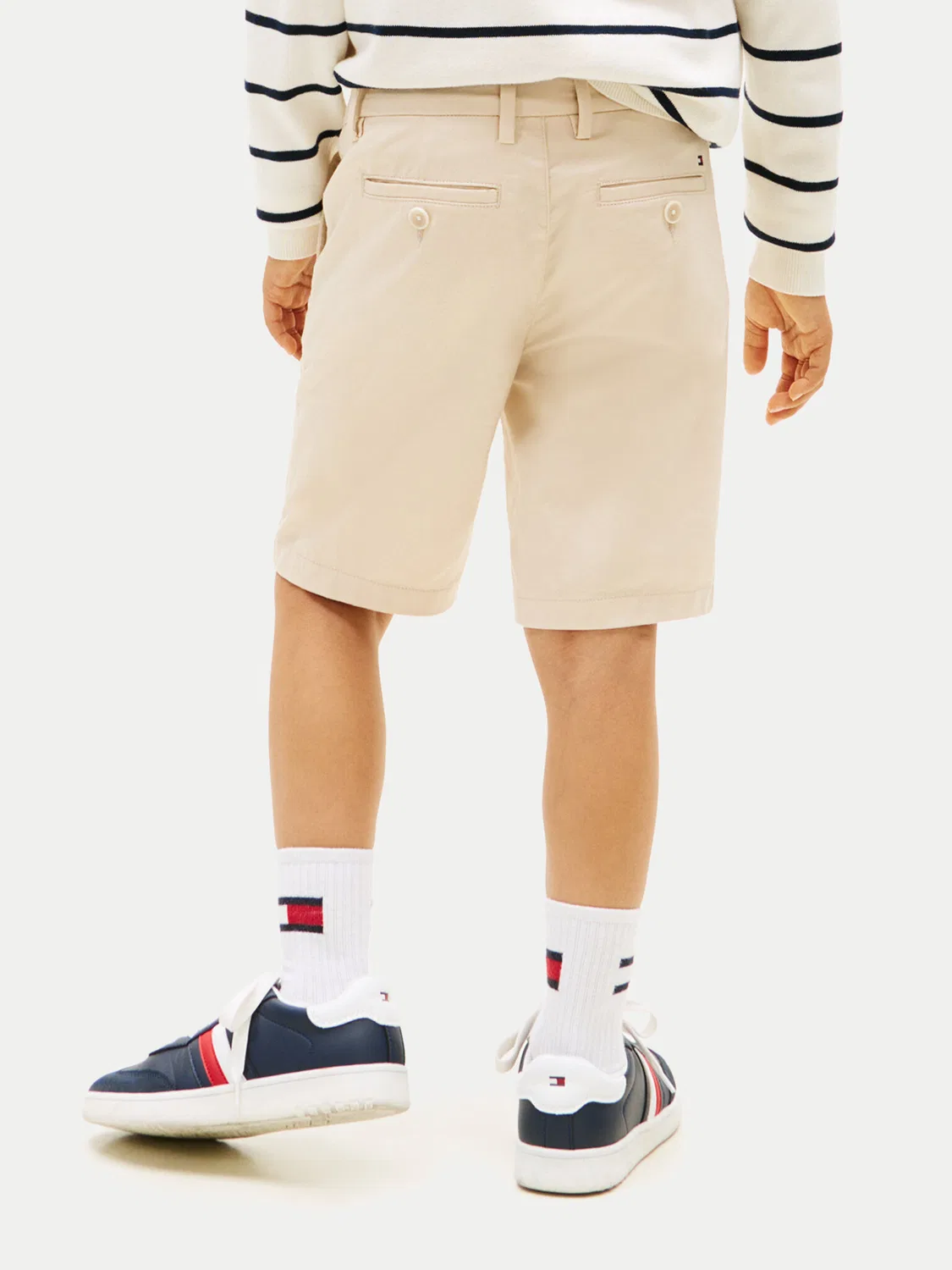 Тканевые шорты стандартного кроя для мальчика Essential Tommy Hilfiger, бежевый — фото 3