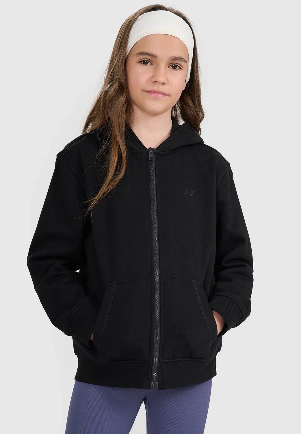 Bluza dresowa rozpinana z kapturem dziewczęca - czarna 122 (6-7 лат) - толстовка на молнии 4F, Deep Black — фото 2
