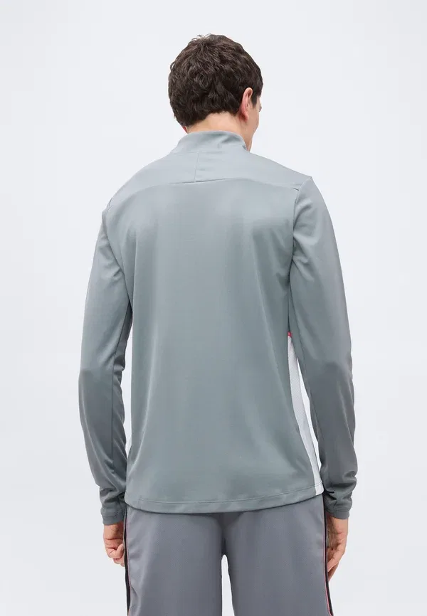 Футболка с длинным рукавом Dri-fit из полиэстера Long Sleeved Top Nike Performance, Smoke Grey/White/Hot Punch, белый/серый — фото 3