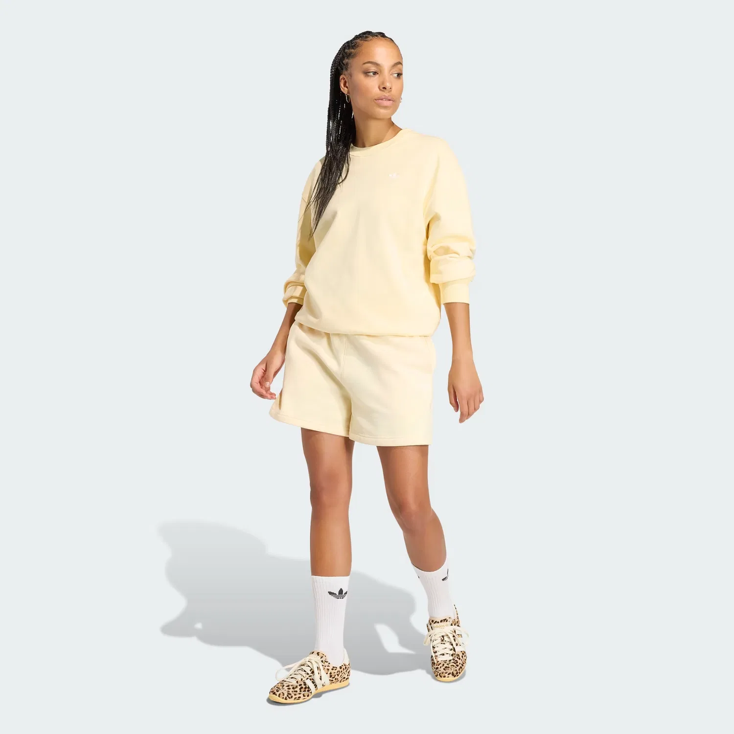 Женские шорты свободного кроя Essentials Fleece Loose Shorts Adidas Originals, теплый ванильный — фото 3