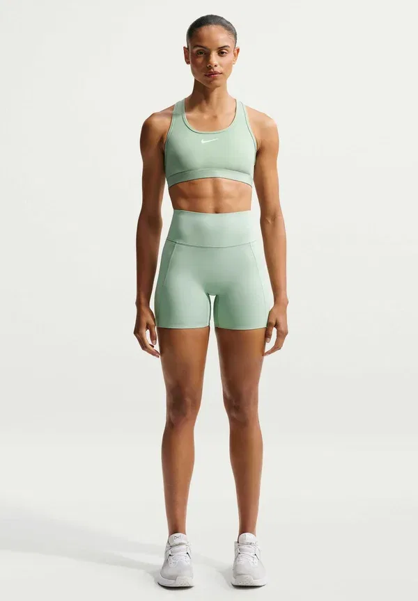Леггинсы Dri-fit, W nk df unvrsa hr 5in shrt pkt, Nike Performance, Steam Dutch Green, Mineral Slate, зеленый