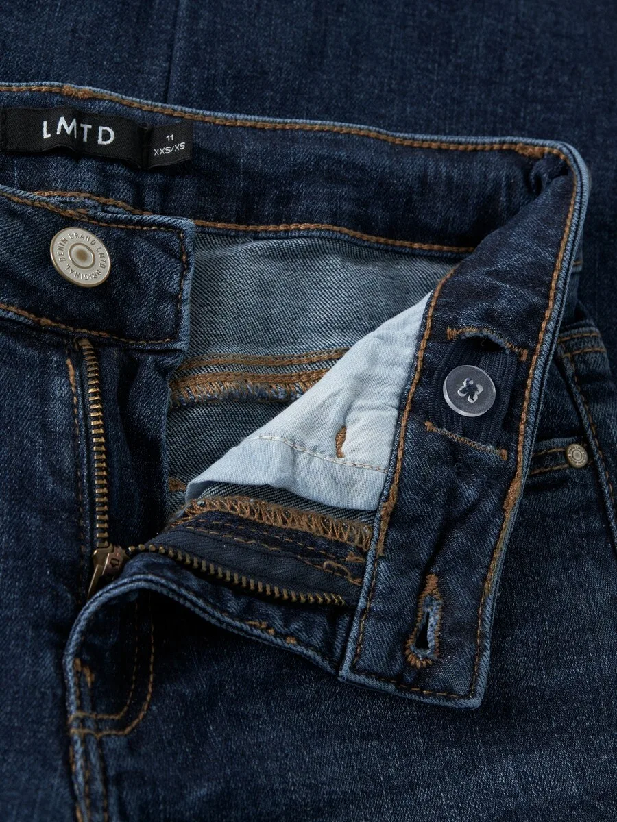 Джинсы LMTD Regular Jeans 'NLFBLI' темно-синего цвета — фото 4