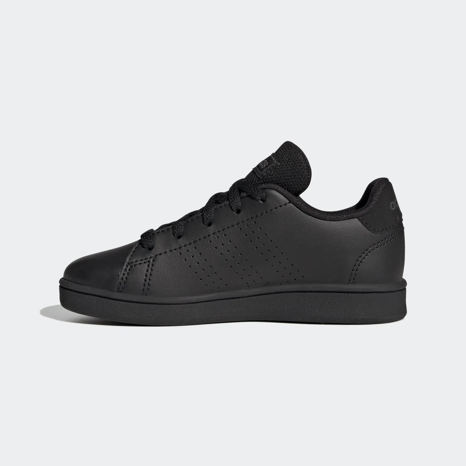 Детские кроссовки с перфорацией Adidas Advantage Lifestyle Court Lace, Black Core Black Core Black Grey Six — фото 2