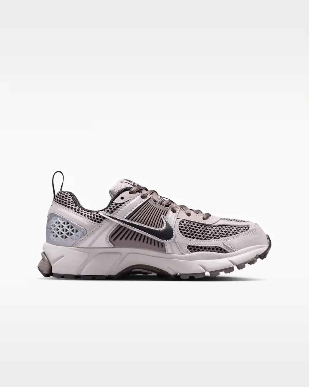 Детские кроссовки с отражающими элементами Nike Vomero 5, College Grey/Cave Stone/Metallic Silver/Black — фото 3