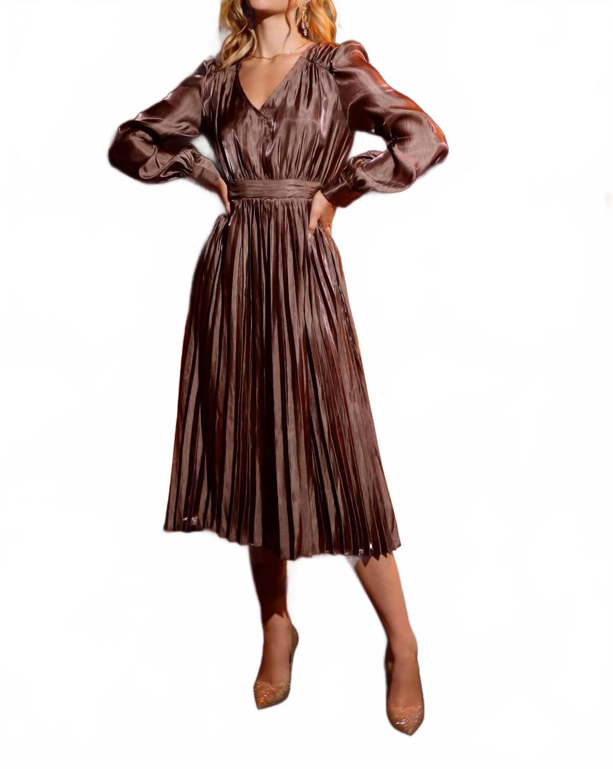 

Мока сатиновое плиссированное миди-платье By The River, мокко