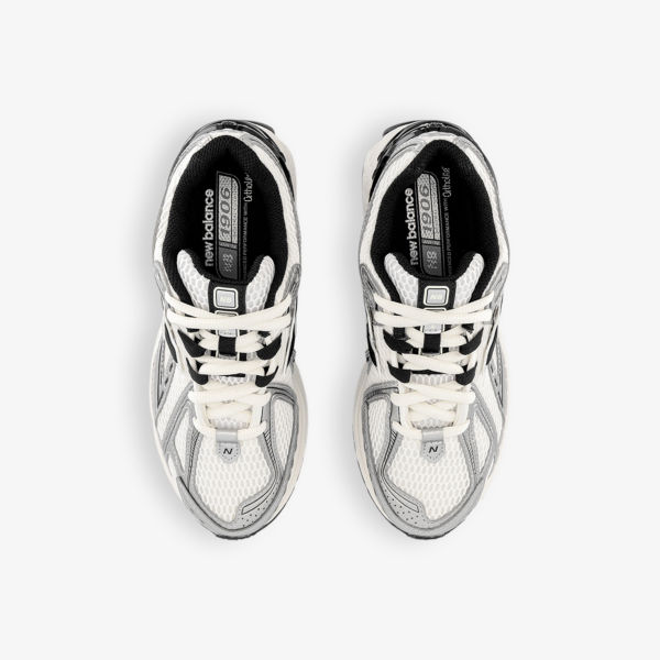 Кроссовки New Balance 1906 с нашивкой бренда, белый / серебряный — фото 2