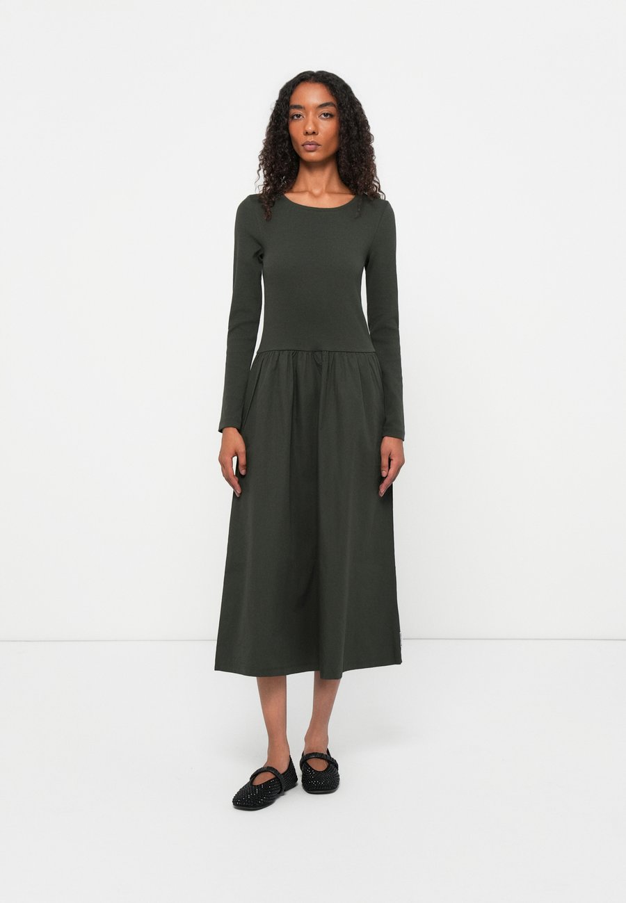 

Платье Marc O'Polo DENIM Jersey dress, Pine Needle/Khaki