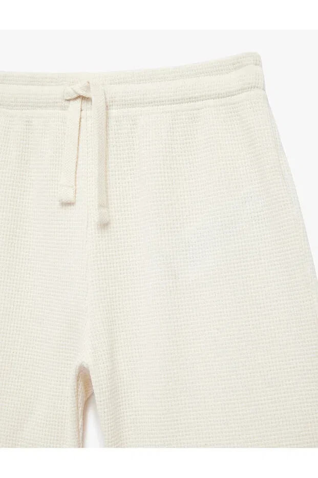 Детские шорты для мальчиков хлопковые Basic cotton shorts with lace-up waist Koton, Beige — фото 4