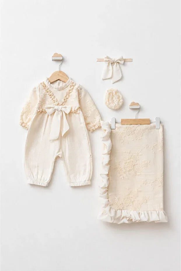 Детский комбинезон для девочек хлопковый с кружевом Pugi Baby, Beige