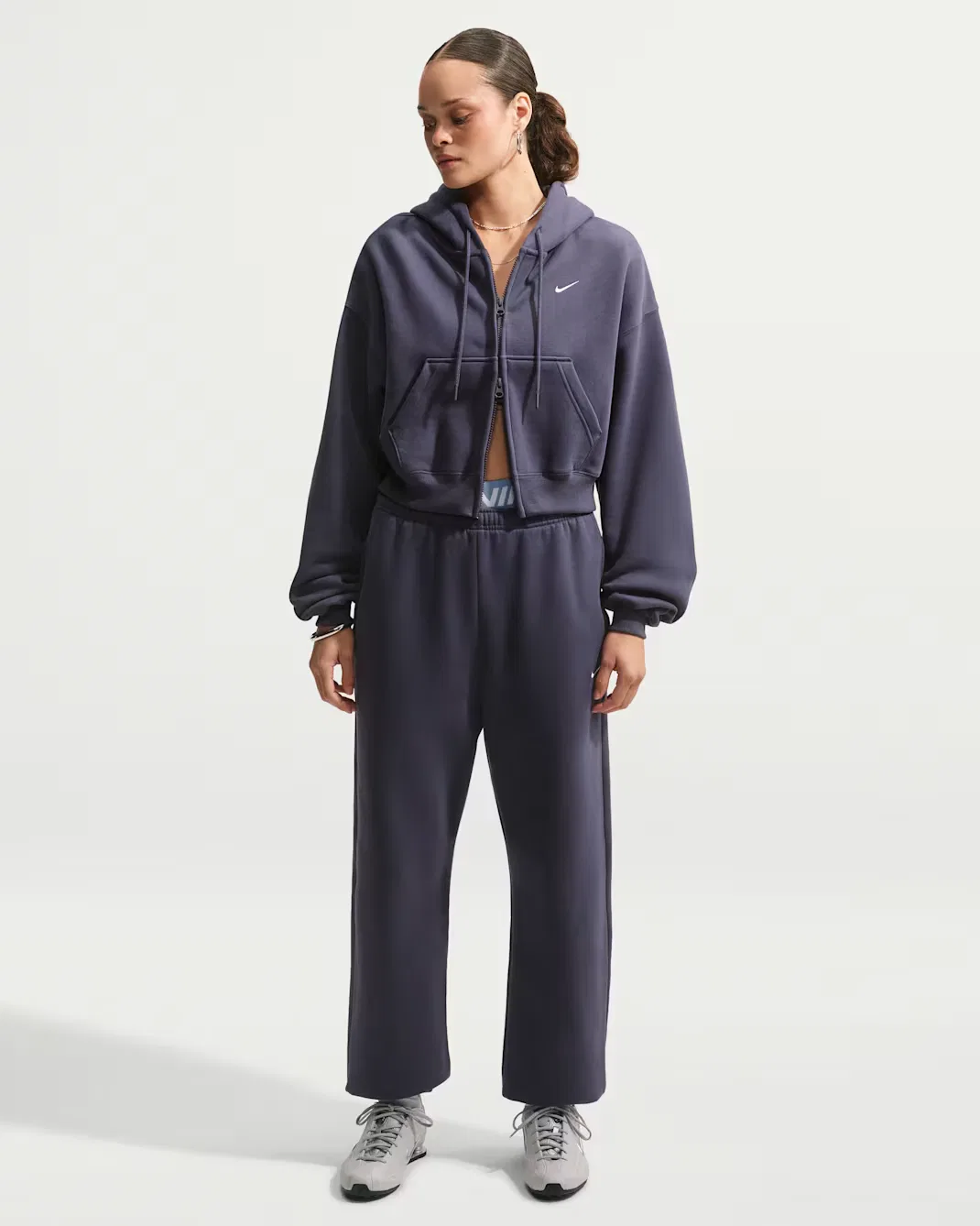 Женская укороченная толстовка оверсайз на молнии Nike Studio Fleece Medium Weight, Gridiron/Sail — фото 4