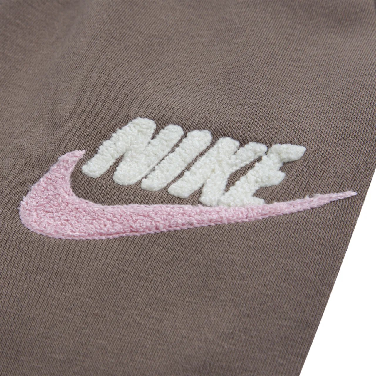 Брюки для девочек Club Chenille Nike, цвет Mink Brown/Sweet Beet — фото 3