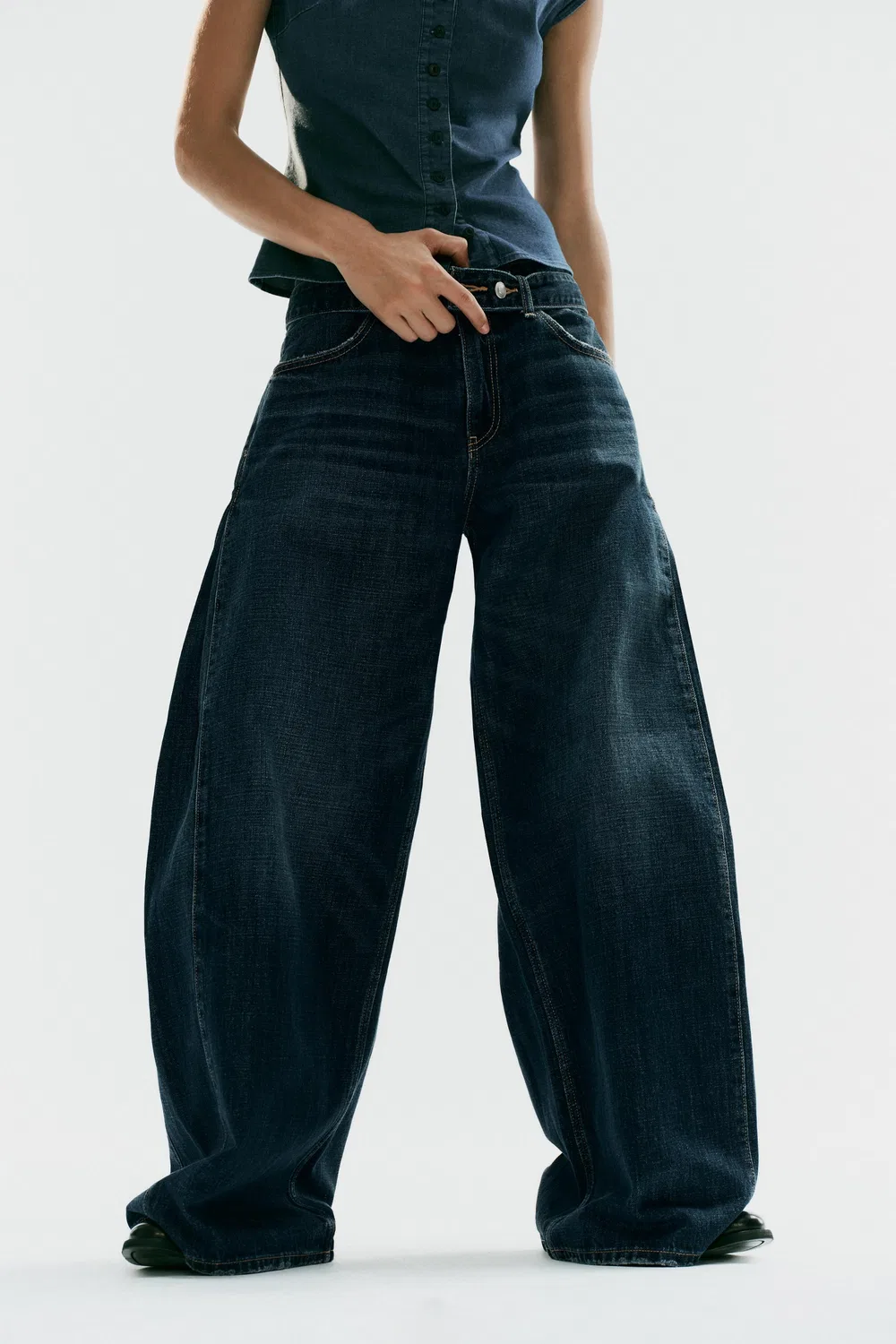 Джинсы TRF со средней посадкой, складками и поясом ZARA, Navy blue — фото 2