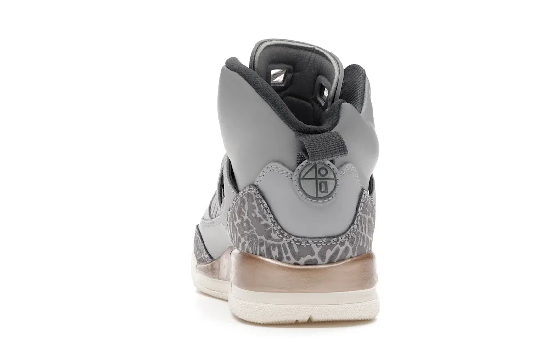 Детские кроссовки Lifestyle Jordan Spizike Jordan, Wolf Grey/Dark Grey-Metallic Red Bronze-Sail — фото 4