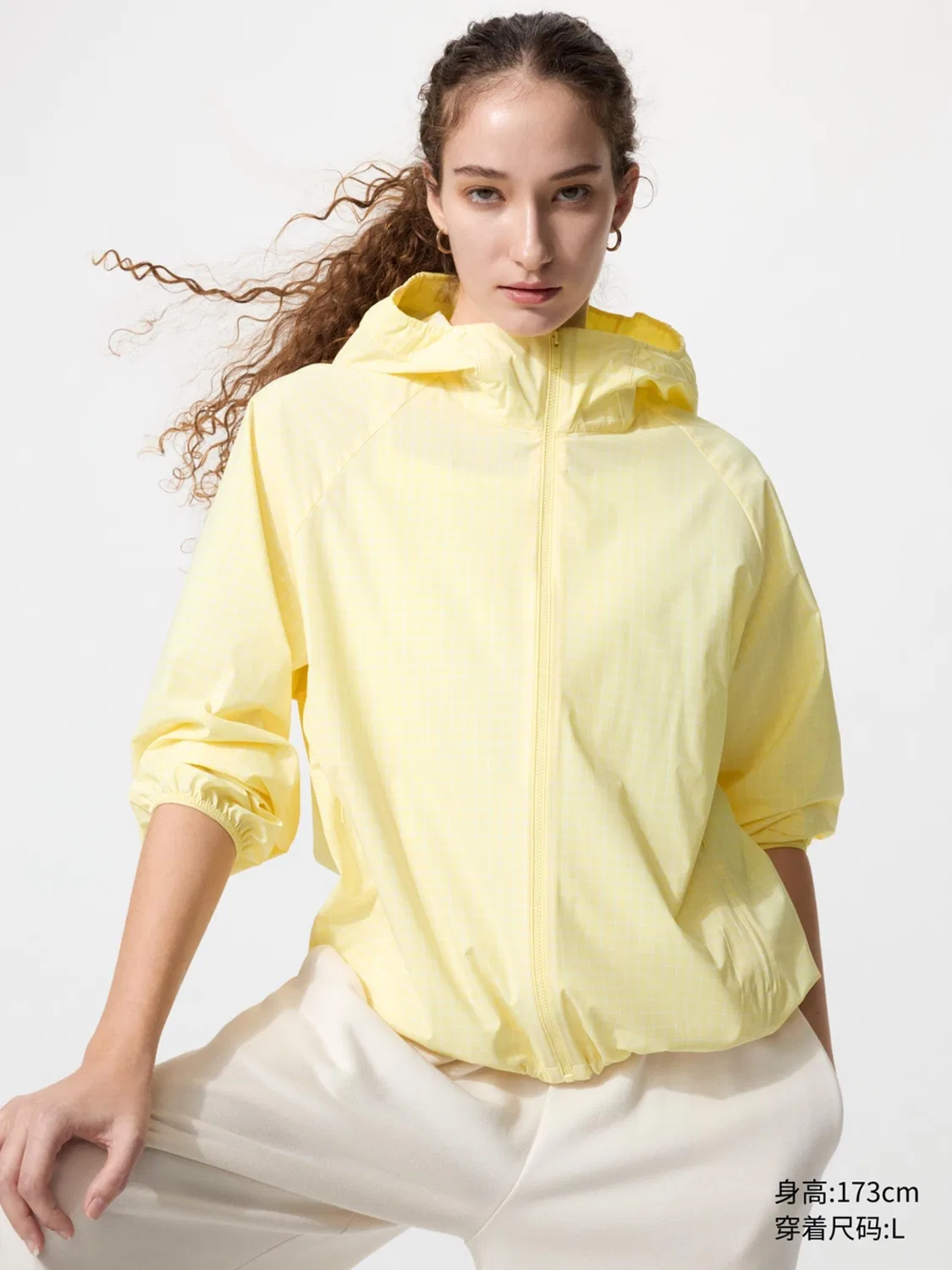 Куртка с капюшоном в клетку Uniqlo, темно-коричневый — фото 2