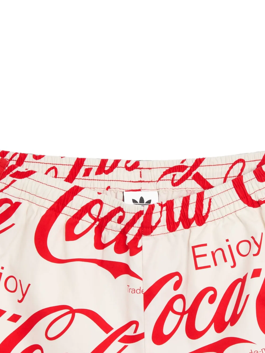 Шорты с логотипом из коллаборации с Coca-Cola Adidas, нейтральные цвета — фото 3