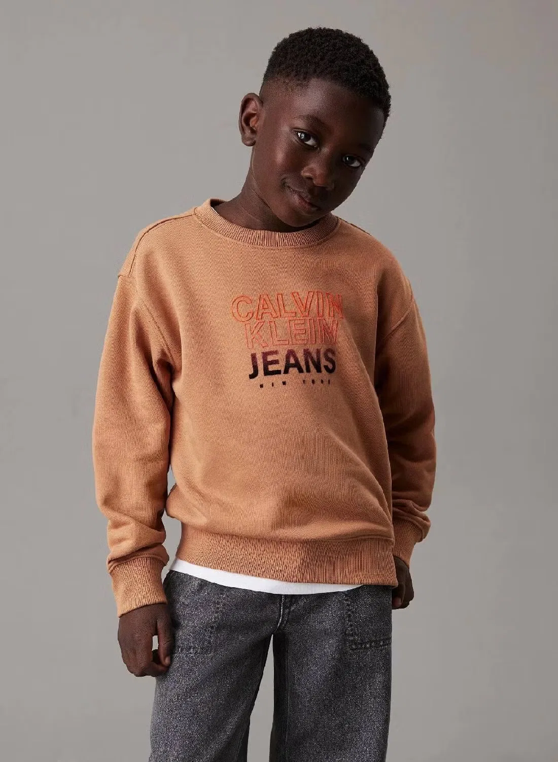 Свитшот свободного кроя с логотипом Calvin Klein Jeans, чайный — фото 3