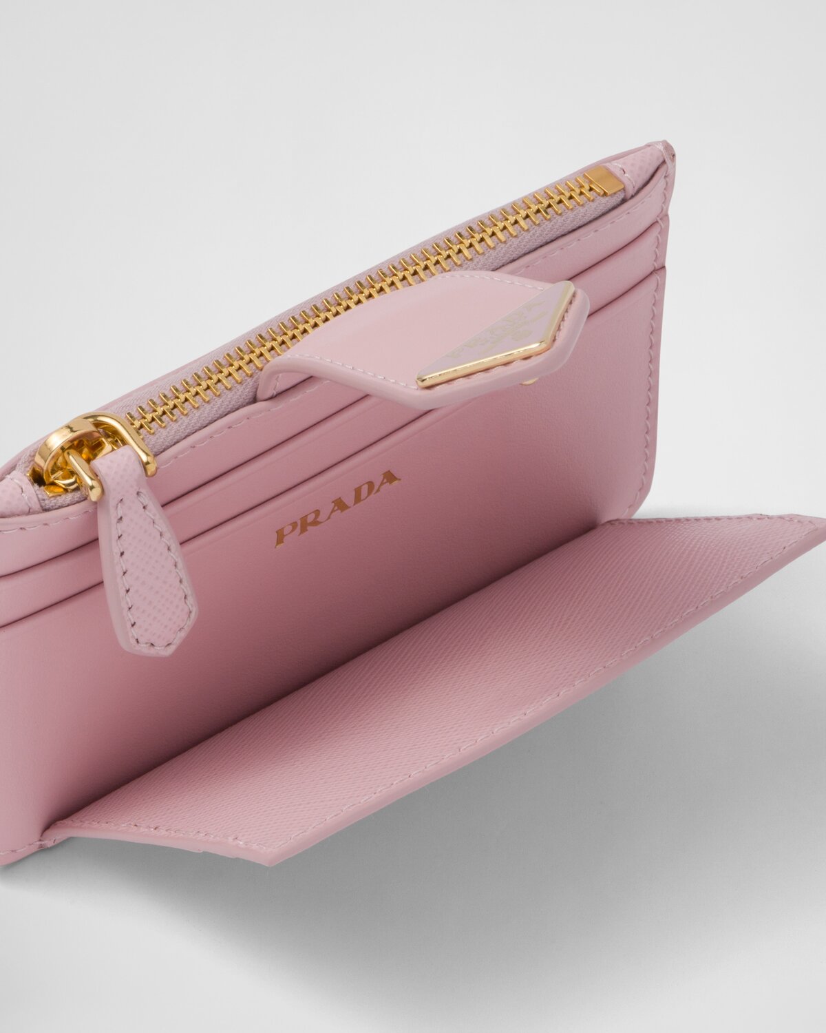 Кардхолдер из сафьяновой и гладкой кожи Prada, алабастрово-розовый — фото 3