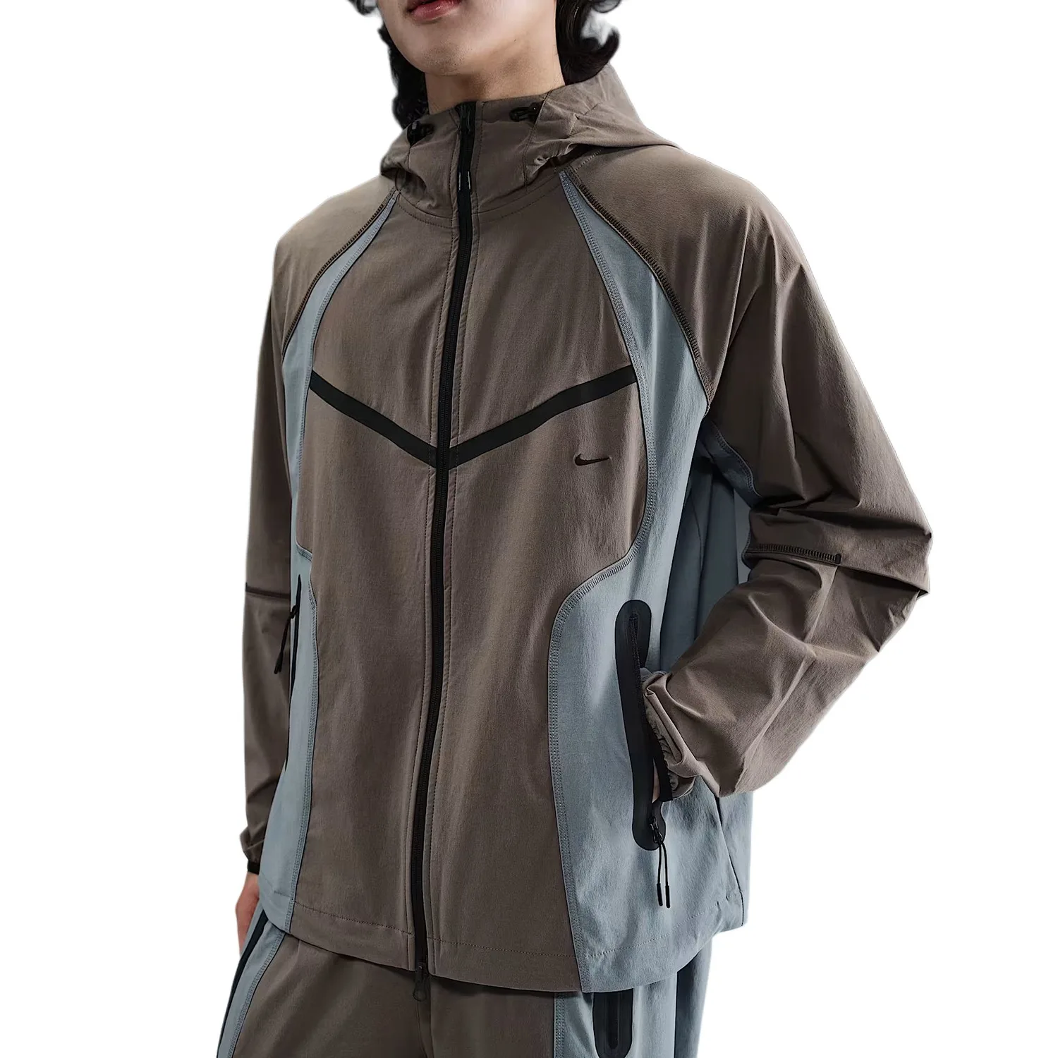 Мужская ветровка Tech Dri-FIT Woven Color-Block Windrunner Loose Nike, cave stone/cool серый/черный (includes nike hat*1) — фото 4