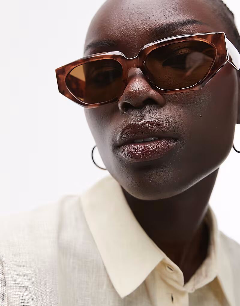 

Солнцезащитные очки Topshop Croatia угловой формы «кошачий глаз» коричневого цвета черепахового цвета