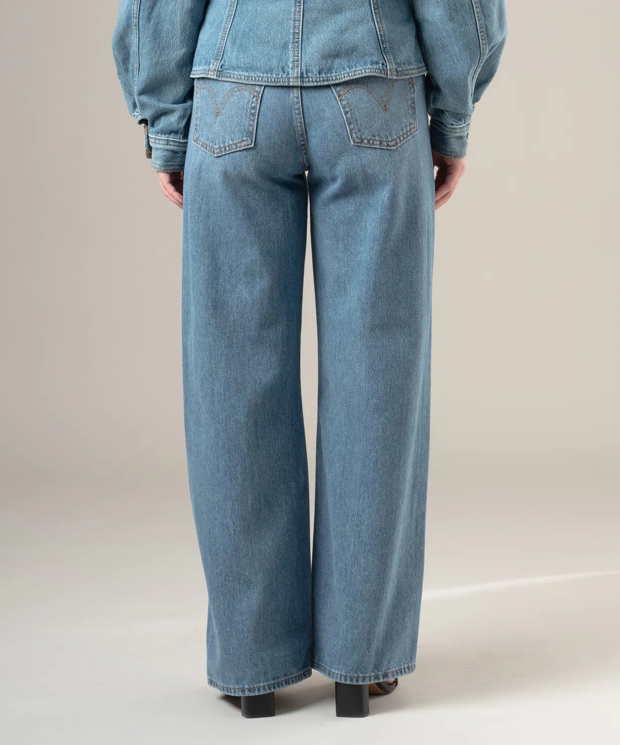 Женские джинсы с высокой посадкой и широкими штанинами RIBCAGE WIDE LEG Levi's, Medium Indigo — фото 3