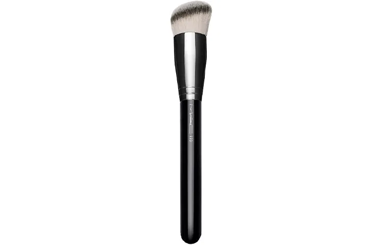 Кисть для макияжа с закругленным скошенным краем #170 MAC, Black