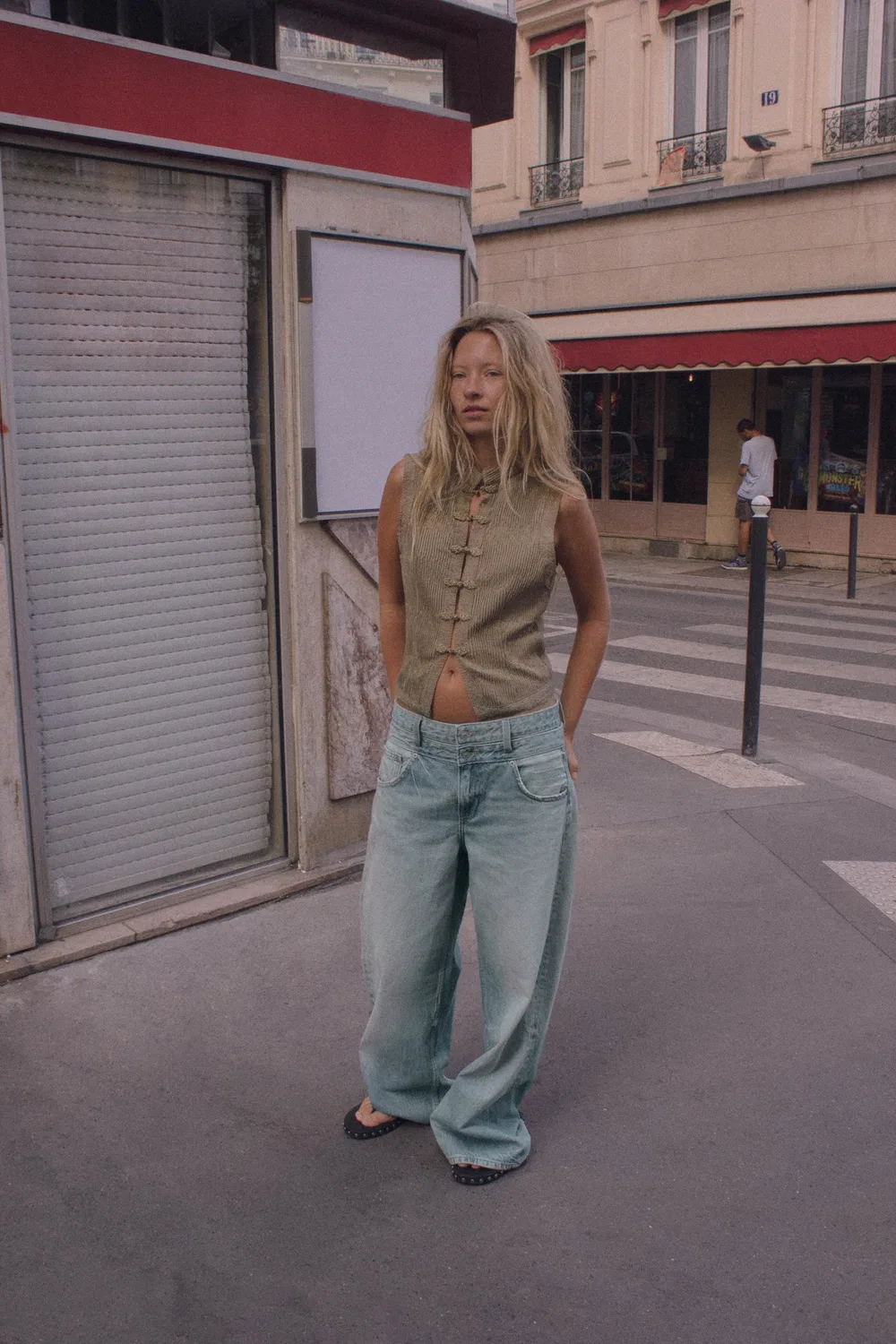 Плиссированный жилет с застежкой-бабочкой ZARA, Brown